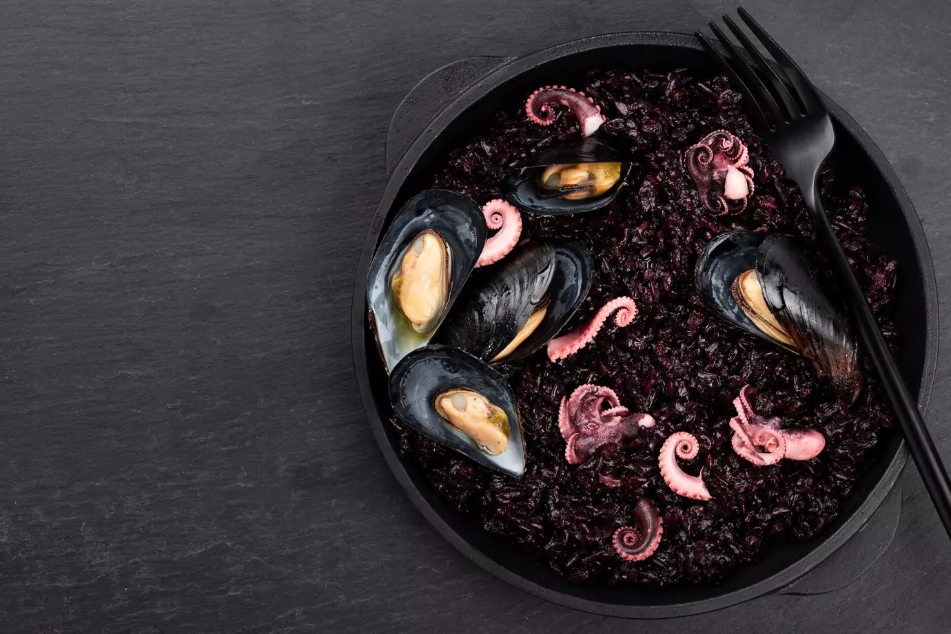 flat-lay-dish-with-black-pasta